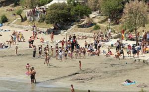 Ženu udario grom na splitskoj plaži, pomoć odmah stigla